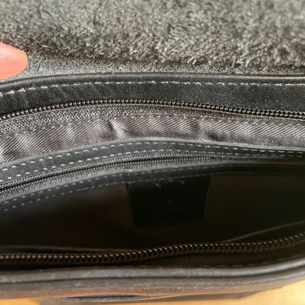 Black leather cross-body purse with adjustable strap - Picture 5 of 6